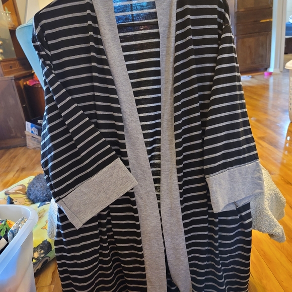 Jackets & Blazers - NWOT BLK/ GREY LIGHTWEIGHT OPEN COVEF